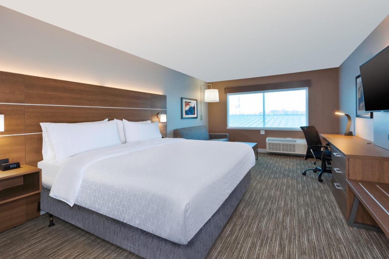 Holiday Inn Express & Suites - Cedar Springs - Grand Rapids N By Ihg Екстериор снимка