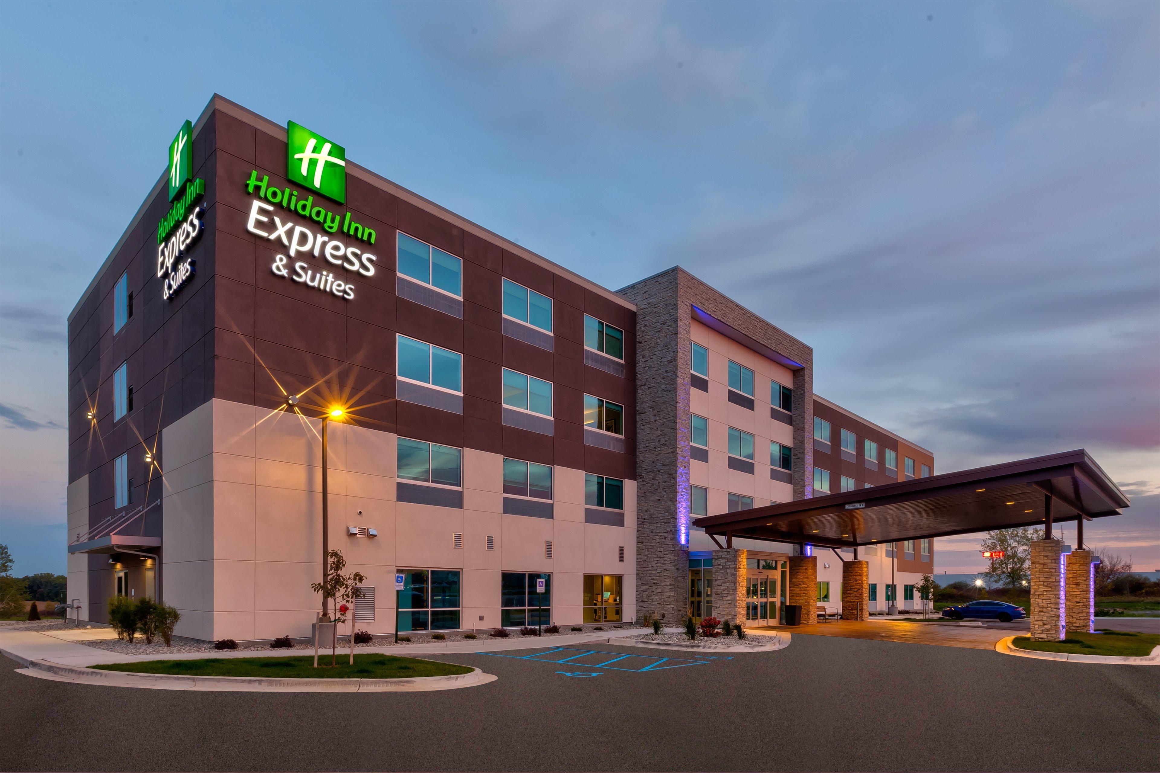 Holiday Inn Express & Suites - Cedar Springs - Grand Rapids N By Ihg Екстериор снимка