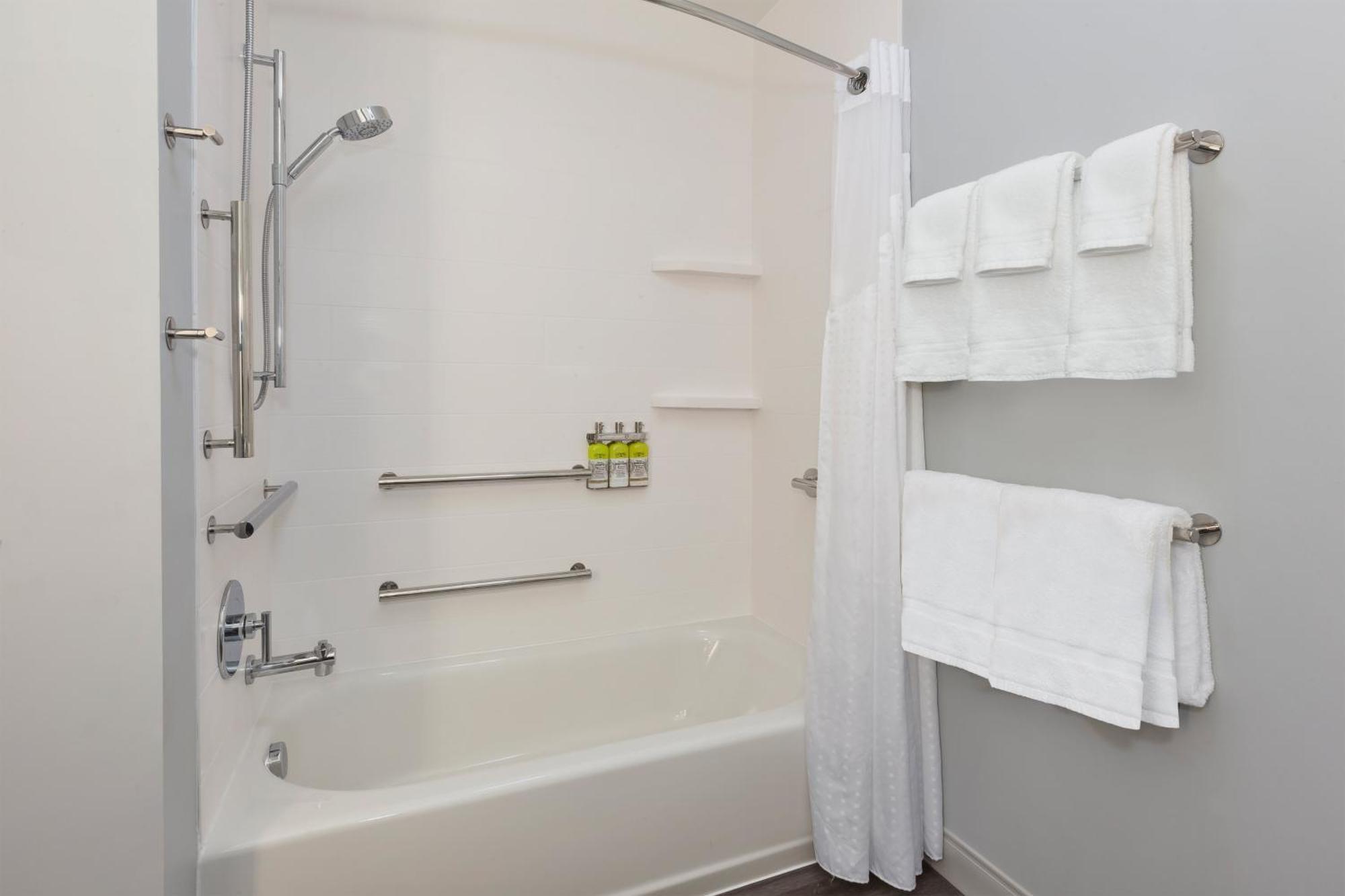 Holiday Inn Express & Suites - Cedar Springs - Grand Rapids N By Ihg Екстериор снимка