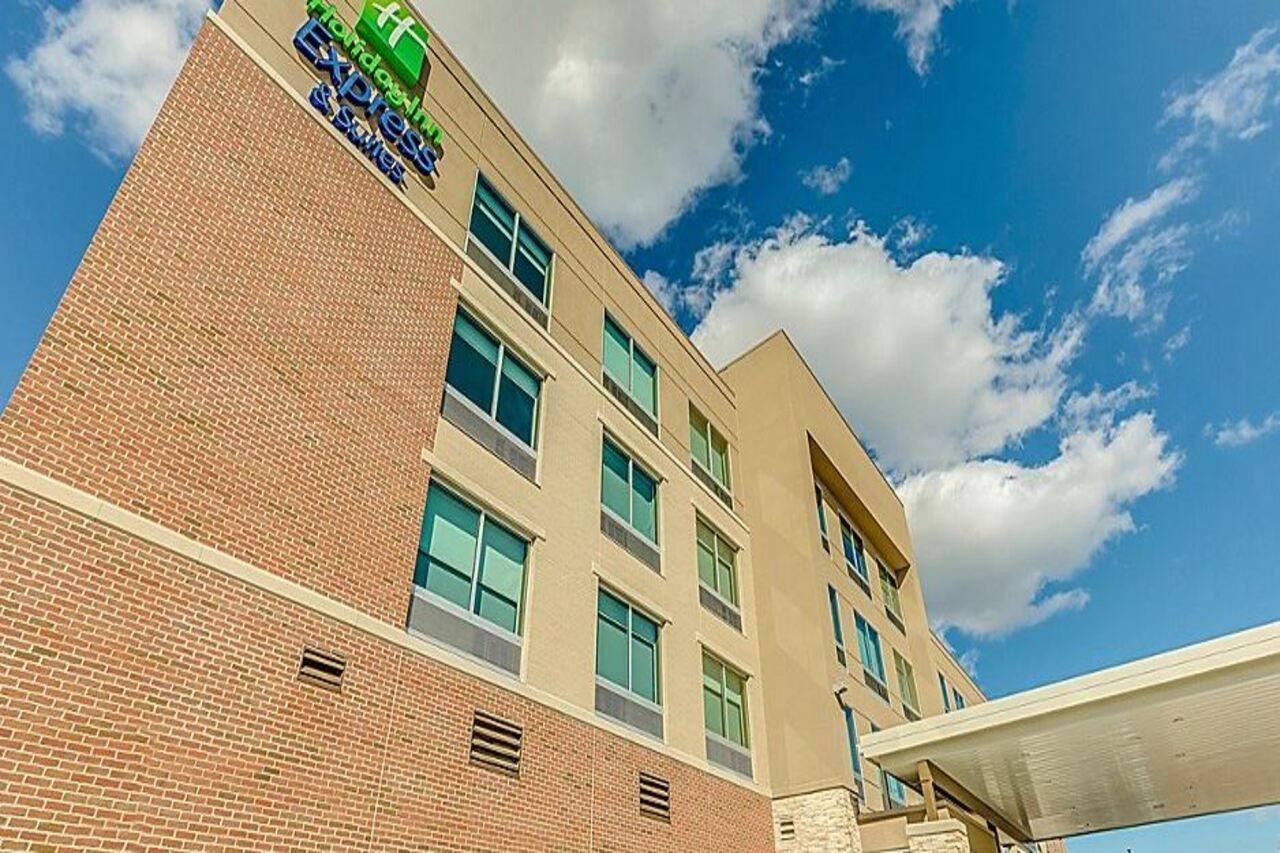 Holiday Inn Express & Suites - Cedar Springs - Grand Rapids N By Ihg Екстериор снимка