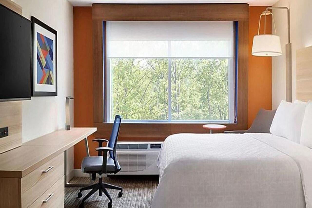Holiday Inn Express & Suites - Cedar Springs - Grand Rapids N By Ihg Екстериор снимка