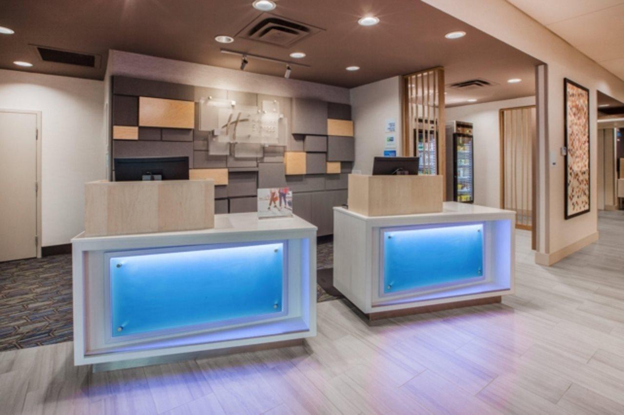Holiday Inn Express & Suites - Cedar Springs - Grand Rapids N By Ihg Екстериор снимка